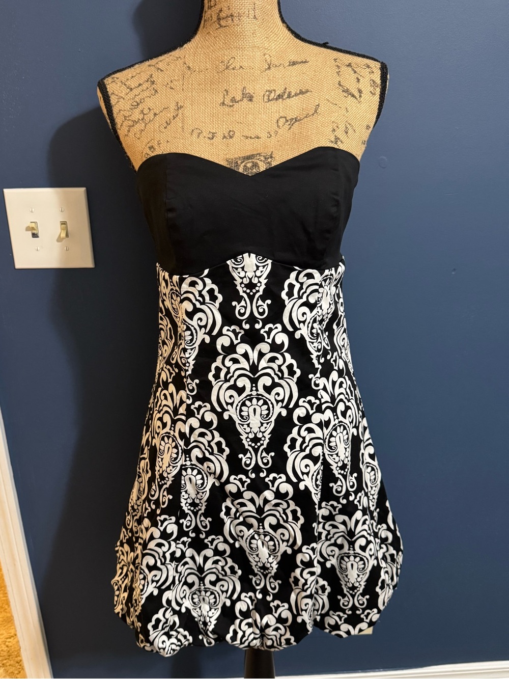 White House Black Market Black Strapless Dress w White Damask Print party